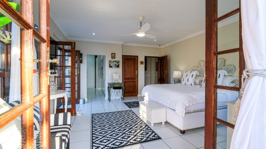 6 Bedroom Property for Sale in Kingfisher Creek Western Cape